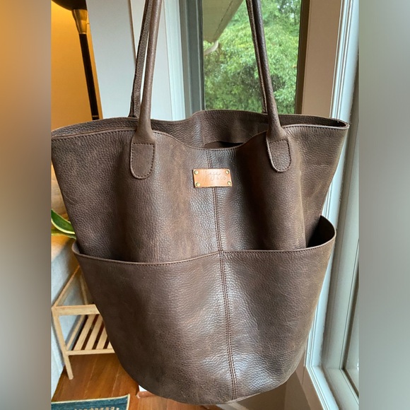 Joji & Co Delta Bucket Bag - Picture 1 of 4